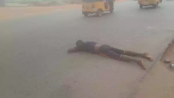 Hungry Man Collapses In The Middle Of A Highway In Owerri (Photos)